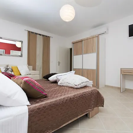 Francesca Apartment *